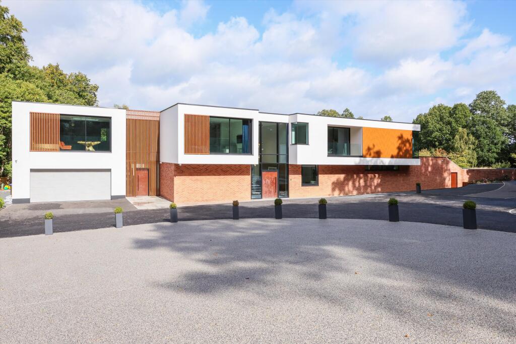 Main image of property: London Road, Windlesham, Surrey, GU20