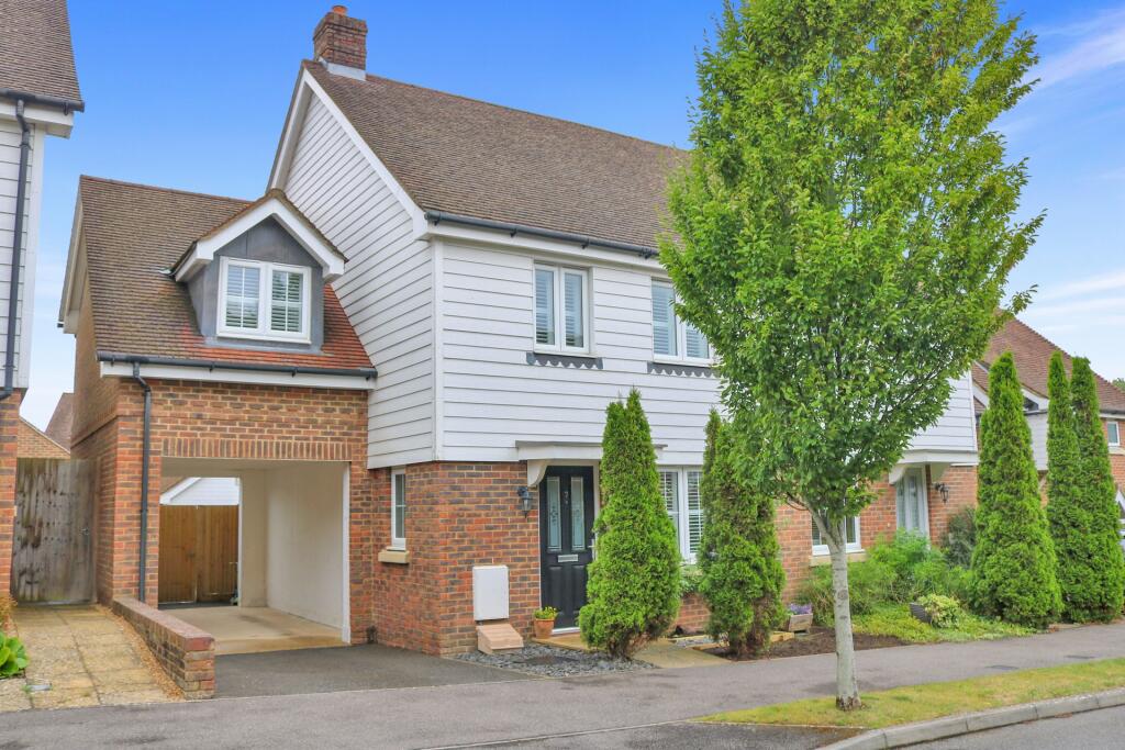 4 bedroom house for sale in Saxon Way, Lindfield, RH16