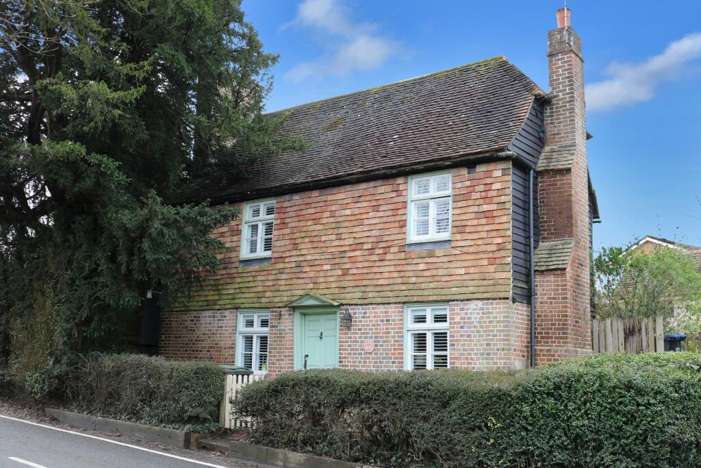 3 bedroom house for sale in Haywards Heath Road, RH17