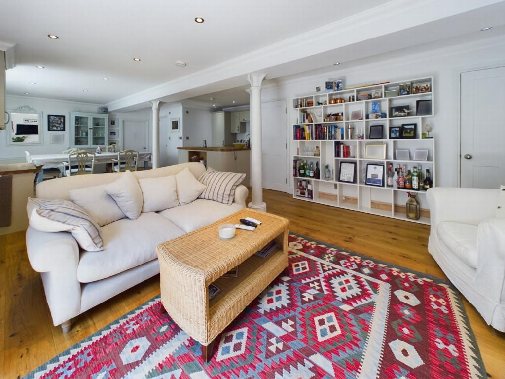 3 bedroom flat for sale in Southdowns Park, Haywards Heath, RH16