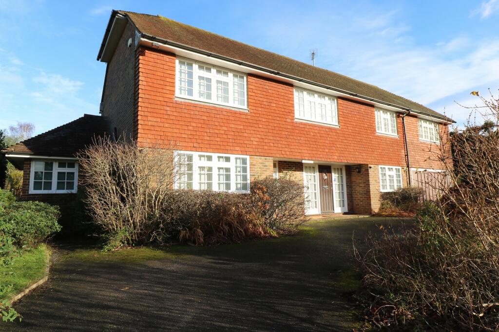 6 bedroom house for sale in Birch Close, Haywards Heath, RH17