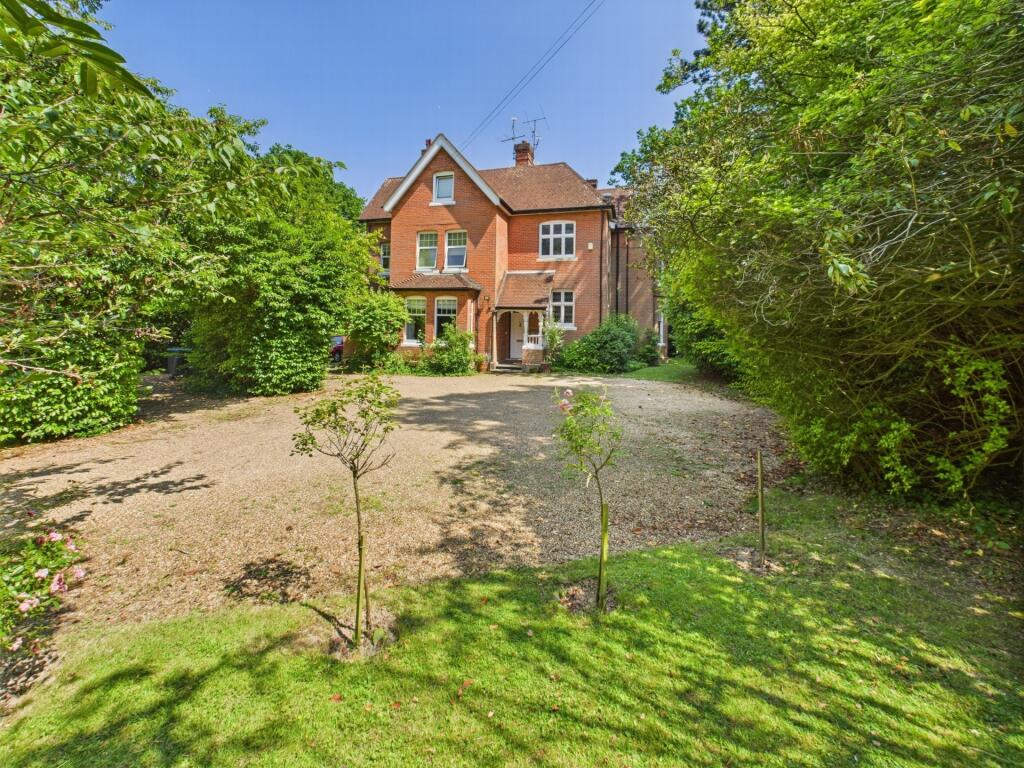 Main image of property: Oathall Road, Haywards Heath, RH16