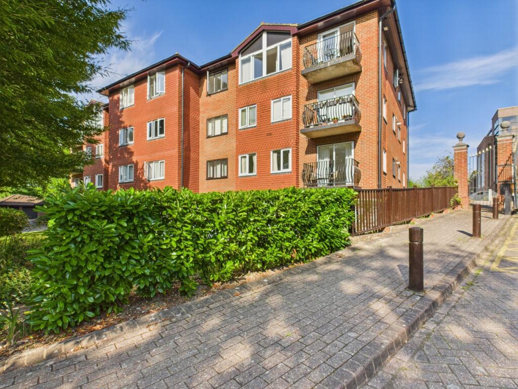Main image of property: Great Heathmead, Haywards Heath, RH16