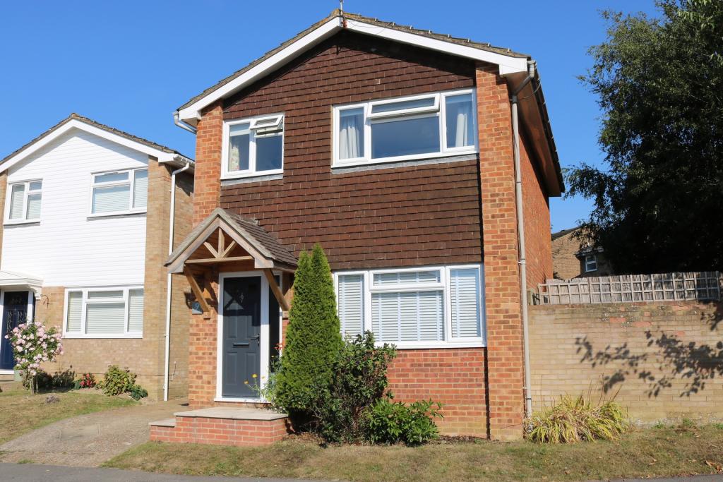 3 bedroom house for sale in Aspen Close, Haywards Heath, RH16