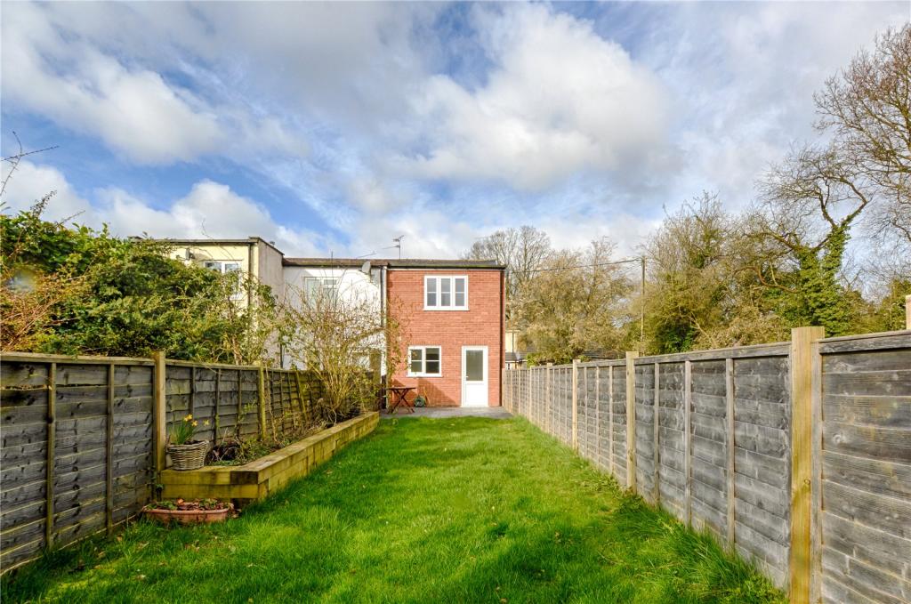 2 bedroom end of terrace house for sale in Broadfield Road, Takeley