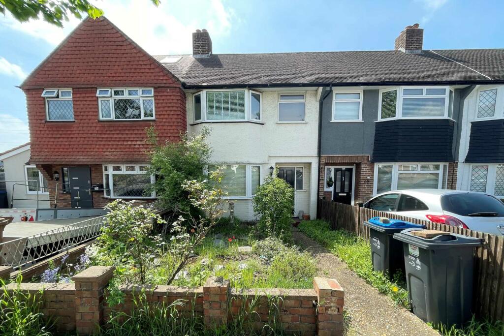 3 bedroom terraced house for sale in Kingsbridge Road, Morden, SM4