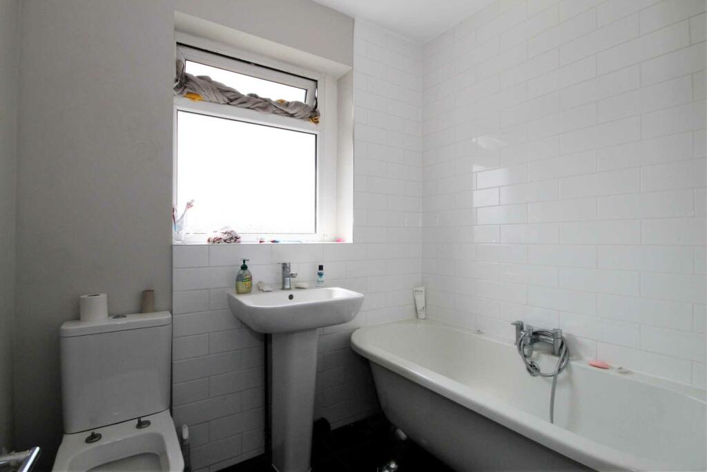 3 bedroom terraced house for sale in Kingsbridge Road, Morden, SM4