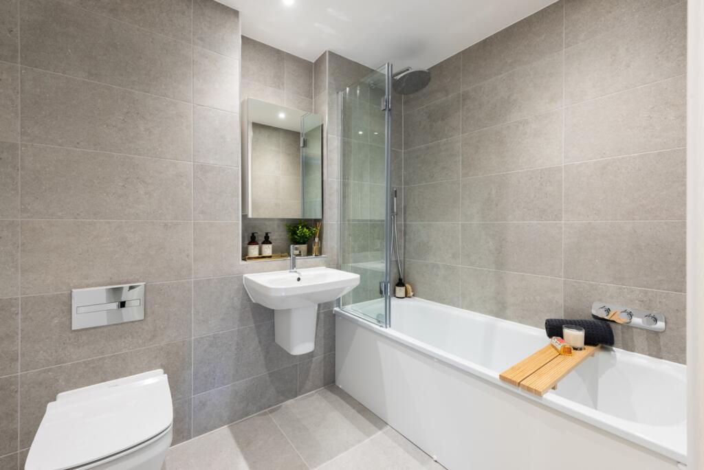 Additional property image - Grand Avenue West, Grand Avenue, Hove