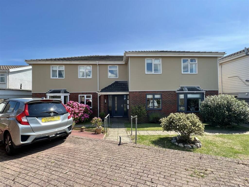 2 bedroom flat for sale in Flat 3, 53 Rest Bay Close, Porthcawl