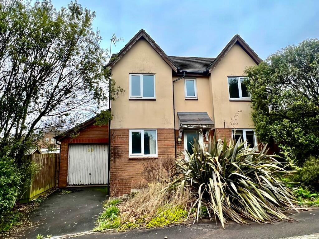 4 bedroom detached house for sale in TremYDyffryn, Broadlands