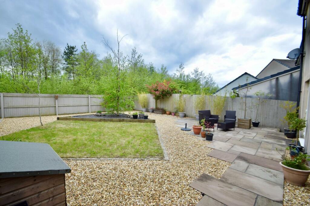 4 bedroom detached house for sale in Lantern Close, Llanharan, Rhondda