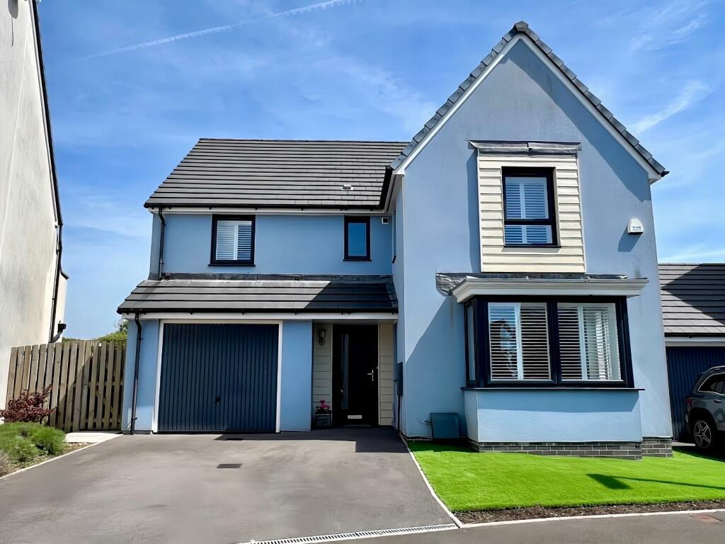4 bedroom detached house for sale in Crompton Way, OgmoreBySea, Vale of CF32 0QF, CF32