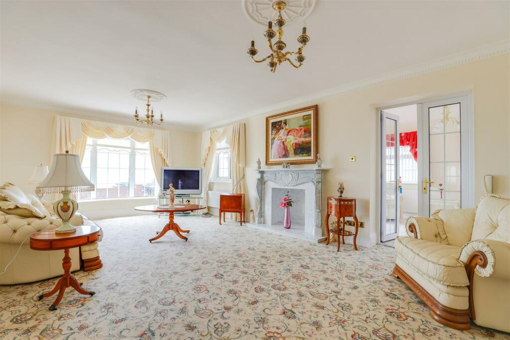 Additional property image - West Drive, Porthcawl, Bridgend County Borough, CF36 3HS