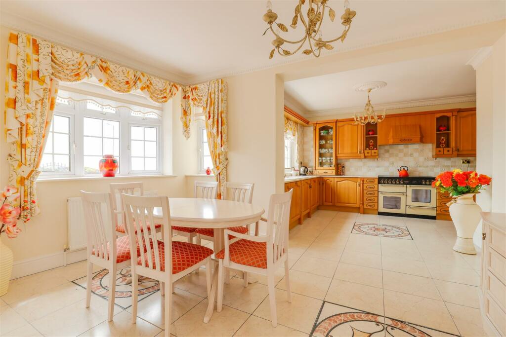 Additional property image - West Drive, Porthcawl, Bridgend County Borough, CF36 3HS