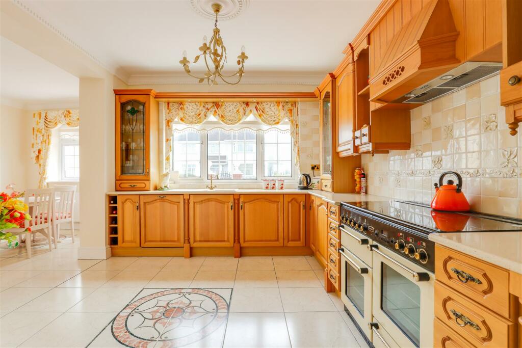 Additional property image - West Drive, Porthcawl, Bridgend County Borough, CF36 3HS