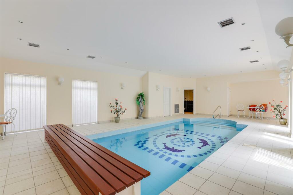 Additional property image - West Drive, Porthcawl, Bridgend County Borough, CF36 3HS