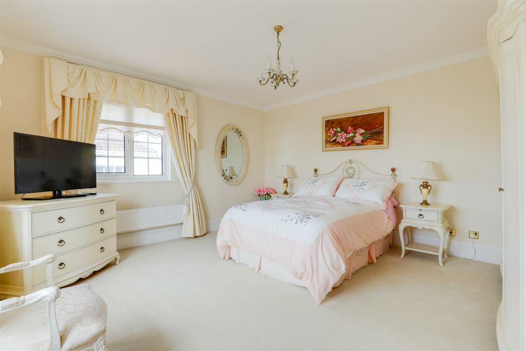 Additional property image - West Drive, Porthcawl, Bridgend County Borough, CF36 3HS
