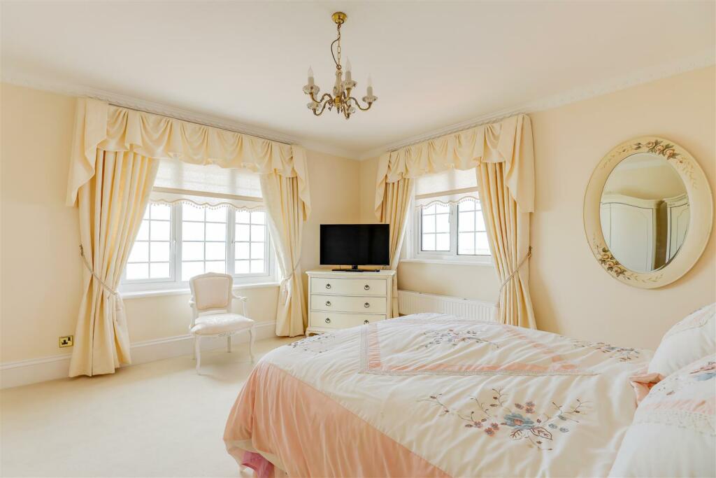 Additional property image - West Drive, Porthcawl, Bridgend County Borough, CF36 3HS