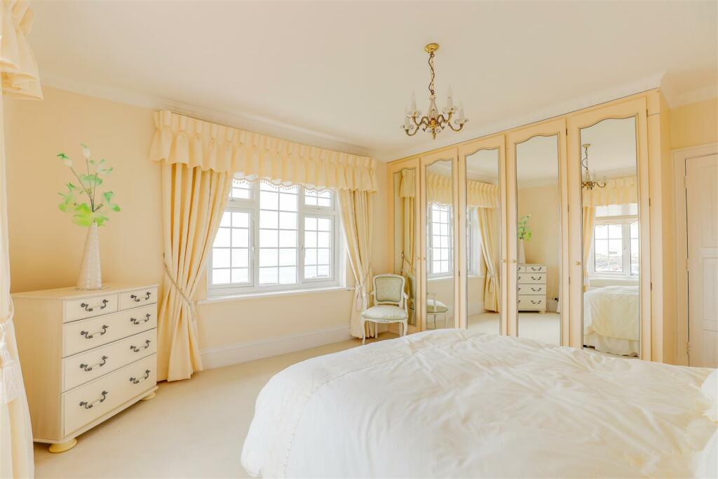 Additional property image - West Drive, Porthcawl, Bridgend County Borough, CF36 3HS