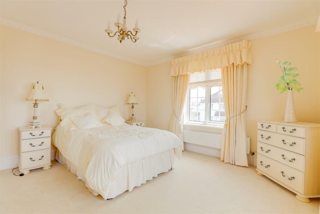 Additional property image - West Drive, Porthcawl, Bridgend County Borough, CF36 3HS