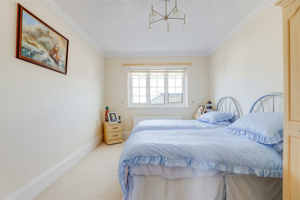 Additional property image - West Drive, Porthcawl, Bridgend County Borough, CF36 3HS