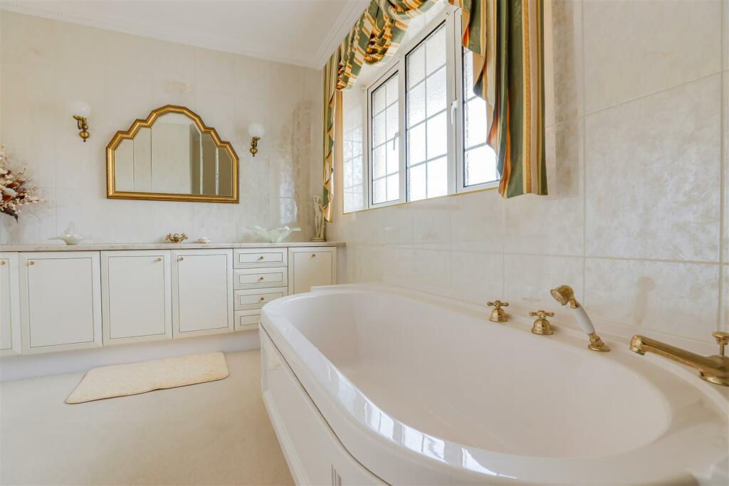 Additional property image - West Drive, Porthcawl, Bridgend County Borough, CF36 3HS