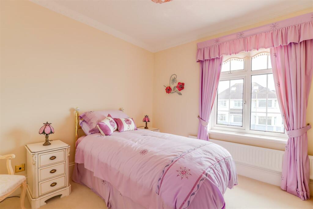 Additional property image - West Drive, Porthcawl, Bridgend County Borough, CF36 3HS
