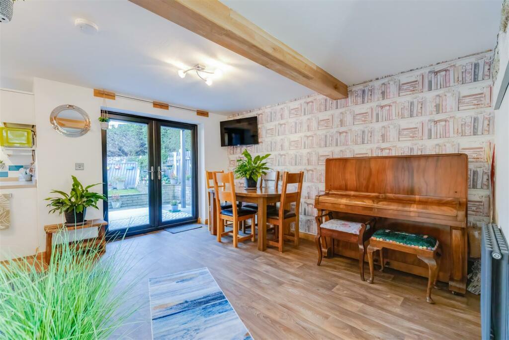 Additional property image - Cypress Gardens, Porthcawl, Bridgend County Borough, CF36 5BZ