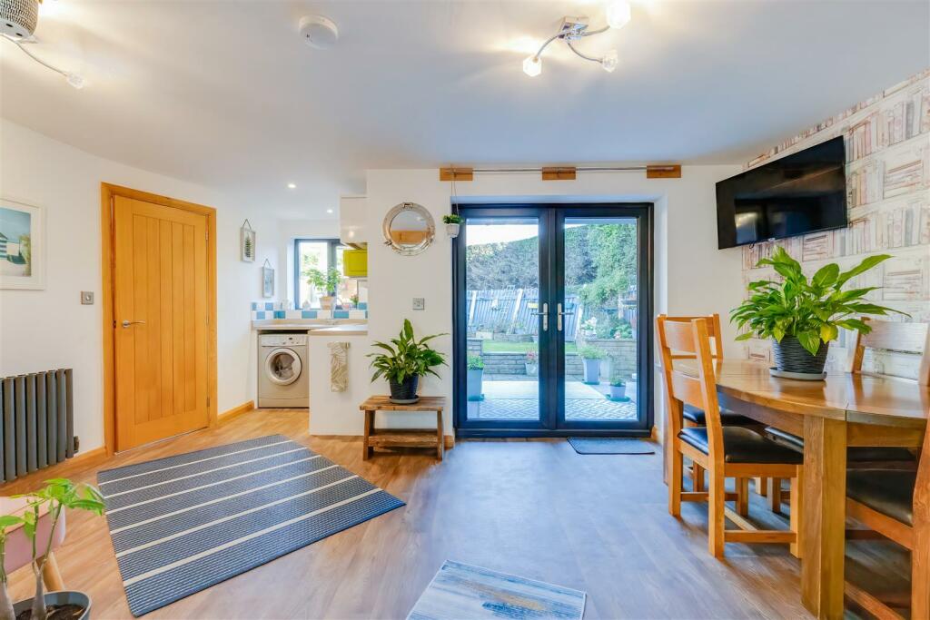 Additional property image - Cypress Gardens, Porthcawl, Bridgend County Borough, CF36 5BZ