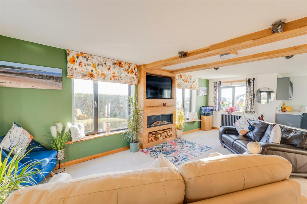 Additional property image - Cypress Gardens, Porthcawl, Bridgend County Borough, CF36 5BZ