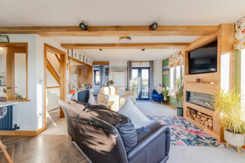Additional property image - Cypress Gardens, Porthcawl, Bridgend County Borough, CF36 5BZ