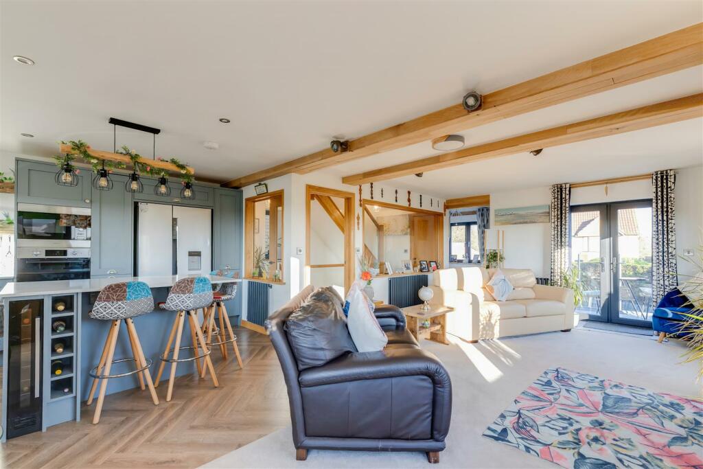 Additional property image - Cypress Gardens, Porthcawl, Bridgend County Borough, CF36 5BZ