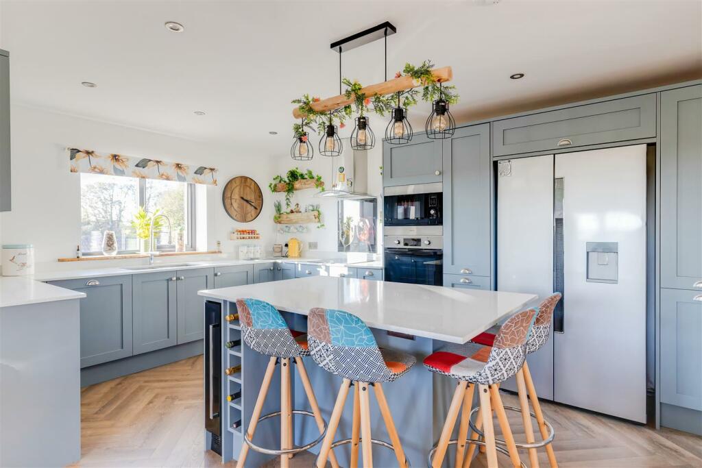 Additional property image - Cypress Gardens, Porthcawl, Bridgend County Borough, CF36 5BZ