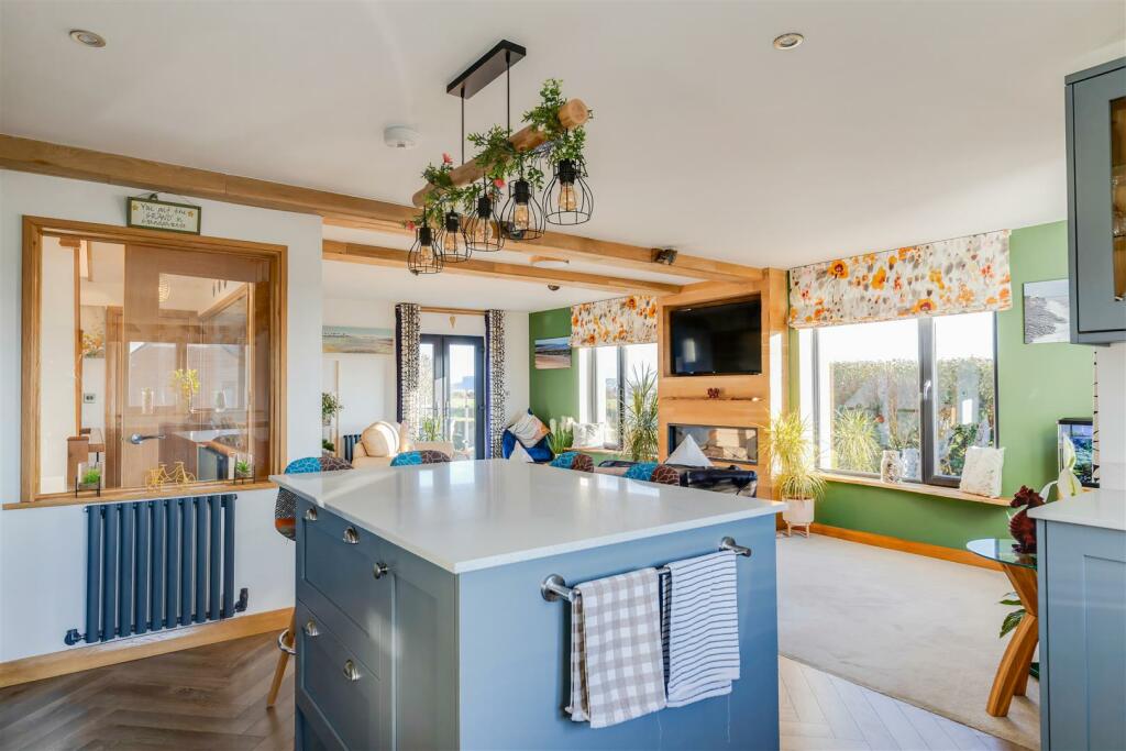 Additional property image - Cypress Gardens, Porthcawl, Bridgend County Borough, CF36 5BZ