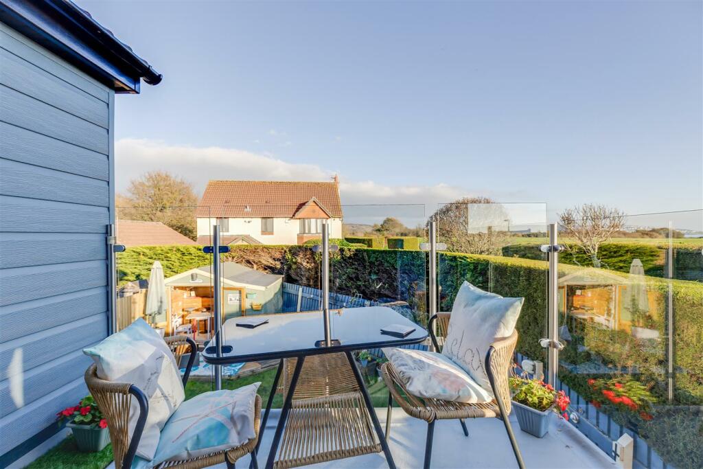 Additional property image - Cypress Gardens, Porthcawl, Bridgend County Borough, CF36 5BZ