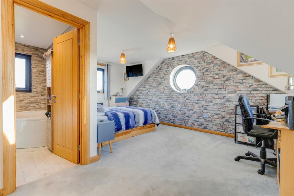 Additional property image - Cypress Gardens, Porthcawl, Bridgend County Borough, CF36 5BZ