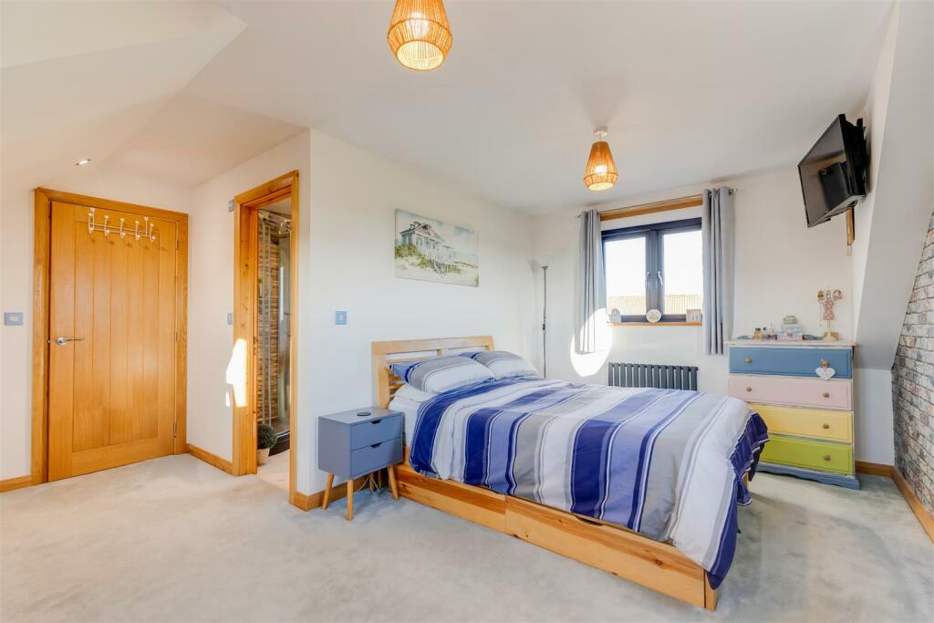 Additional property image - Cypress Gardens, Porthcawl, Bridgend County Borough, CF36 5BZ