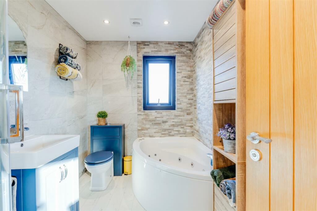 Additional property image - Cypress Gardens, Porthcawl, Bridgend County Borough, CF36 5BZ