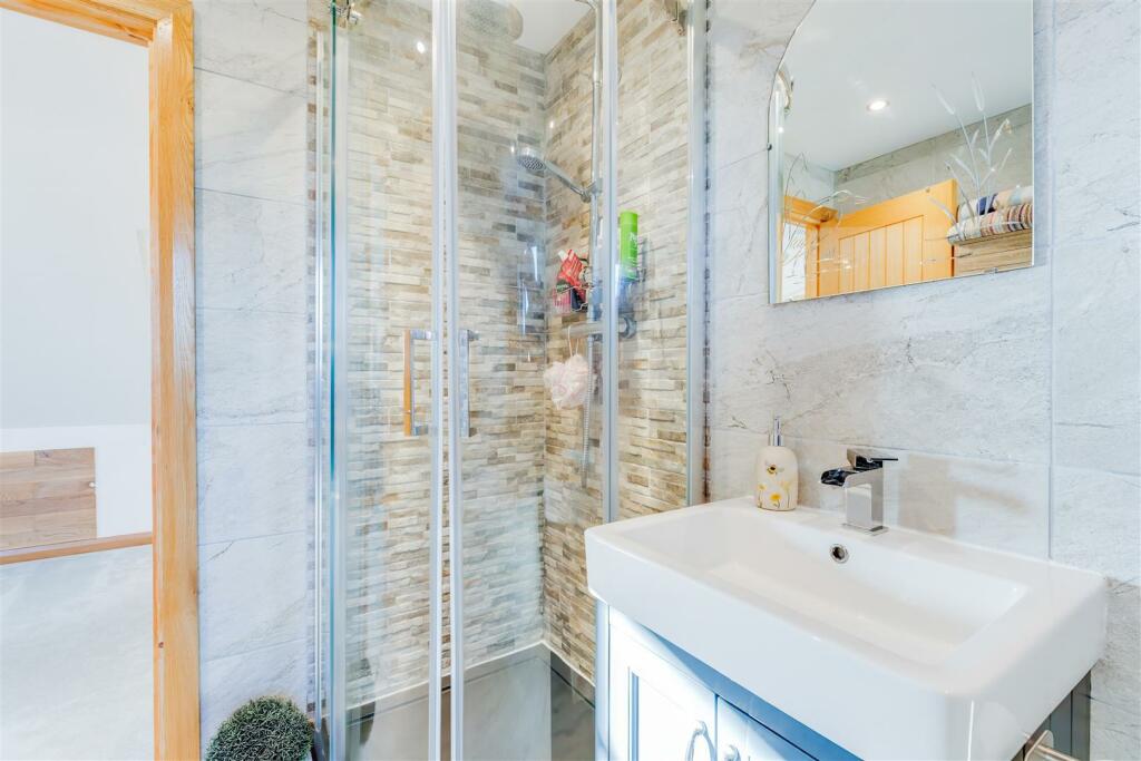 Additional property image - Cypress Gardens, Porthcawl, Bridgend County Borough, CF36 5BZ