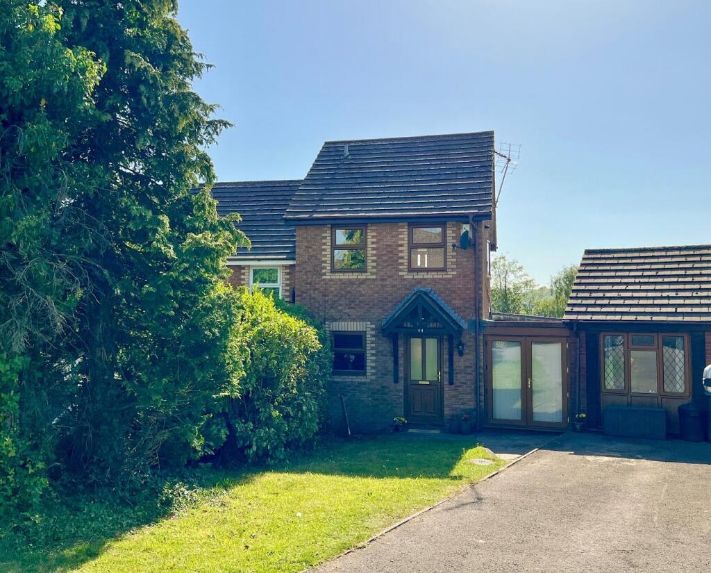Main image of property: Brynheulog, Brynmenyn, Bridgend County Borough, CF32 9HP