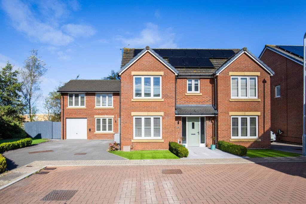 Main image of property: Clos Y Mametz, Porthcawl, Bridgend County Borough, CF36 5DG