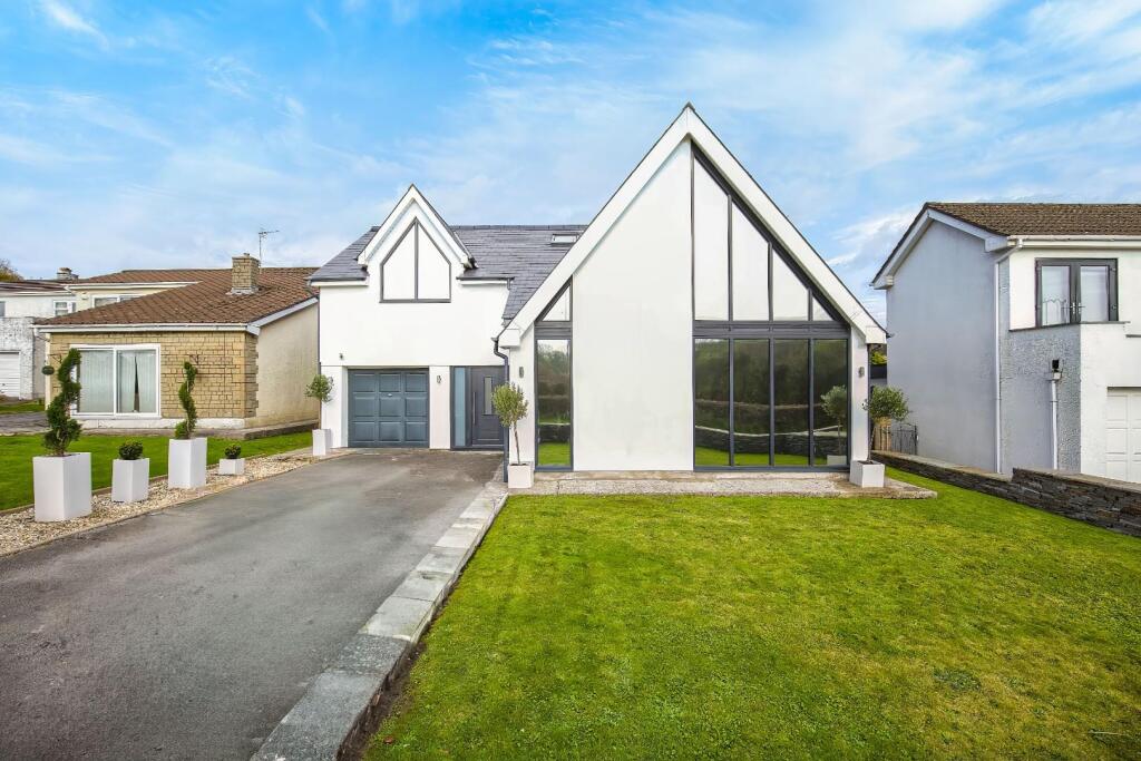 Main image of property: Parkfields, Pen-Y-Fai, Bridgend County Borough, CF31 4NQ