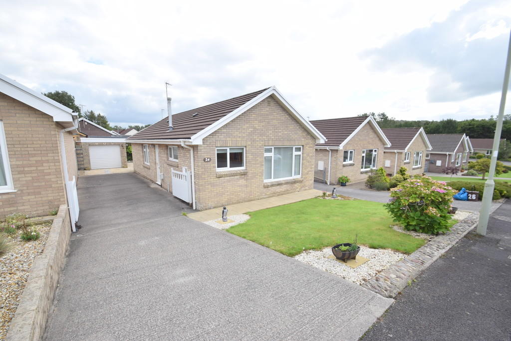 3 bedroom detached bungalow for sale in 24 Springfield Gardens