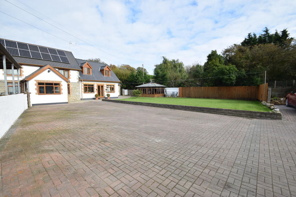 6 bedroom farm house for sale in Glanrhyd Farm, PenYFai, Bridgend