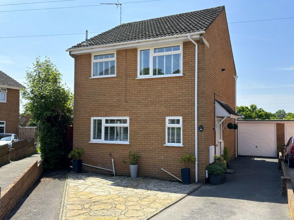 3 bedroom detached house for sale in Sandpiper Close, Creekmoor, Poole