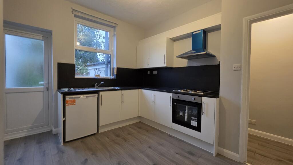 Main image of property: London road, Gravesend, DA11