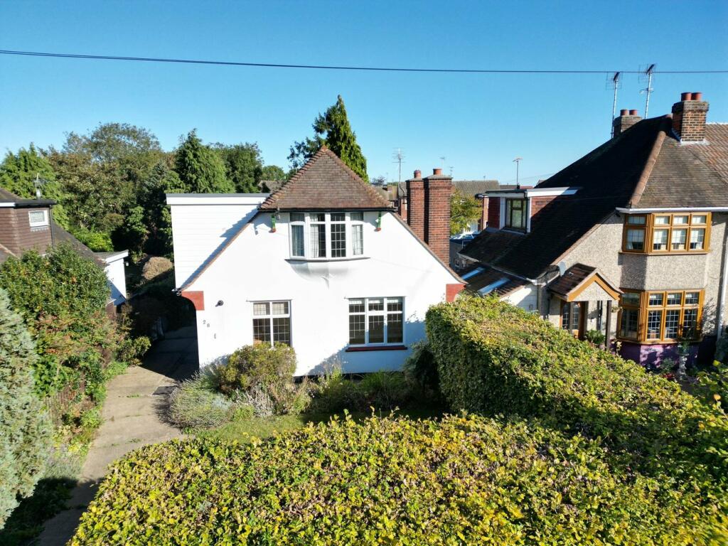 3 bedroom detached house for sale in Winchelsea Drive, Great Baddow, Chelmsford, CM2