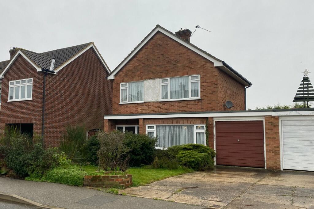 3 bedroom link detached house for sale in Longmead Avenue, Great Baddow