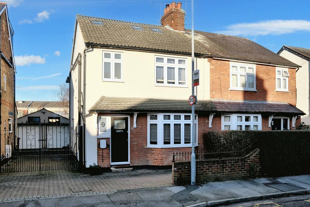 4 bedroom semi-detached house for sale in Lynmouth Avenue, Old Moulsham, Chelmsford, CM2