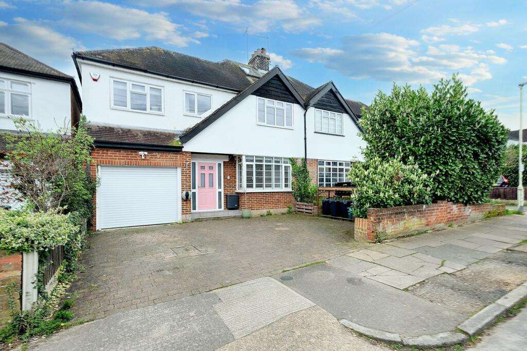 4 bedroom semi-detached house for sale in Hillside Grove, Chelmsford, CM2